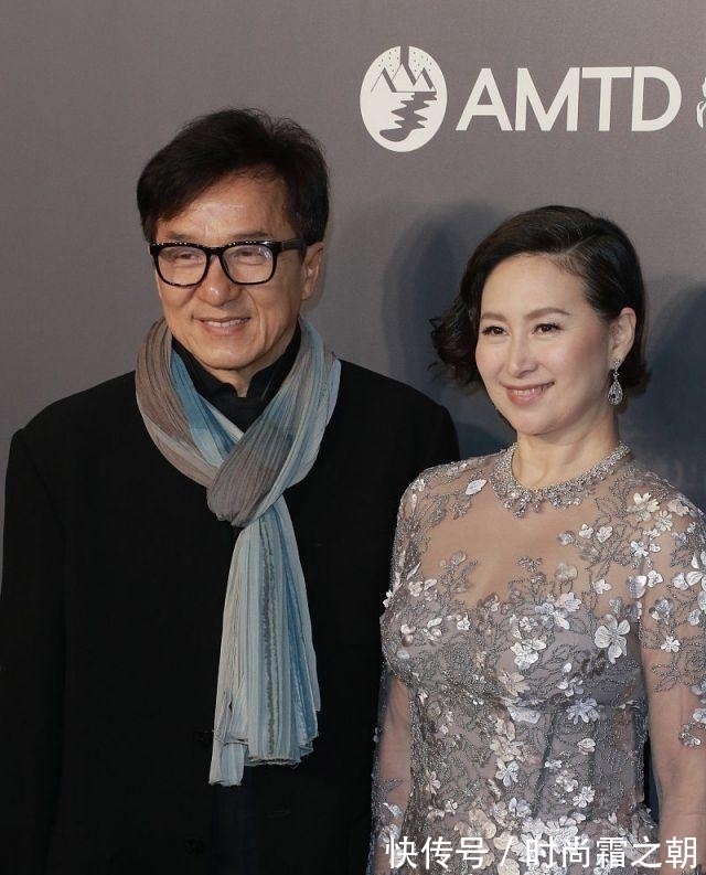 身材|何超琼肉感身材真有优势,穿银色薄纱连衣裙配短发,太有豪门气质