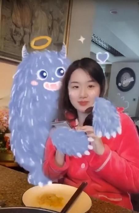 参观主持人孟非的家,生活过得很节俭,小区每年被水淹也不肯搬家