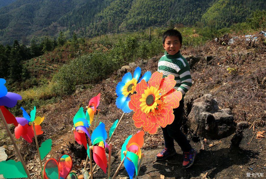 阳春三月，游婺源赏油菜花