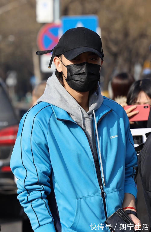 創(chuàng)造營|黃子韜發(fā)動(dòng)態(tài)，談娛樂圈現(xiàn)狀，疑似內(nèi)涵青3練習(xí)生素質(zhì)低