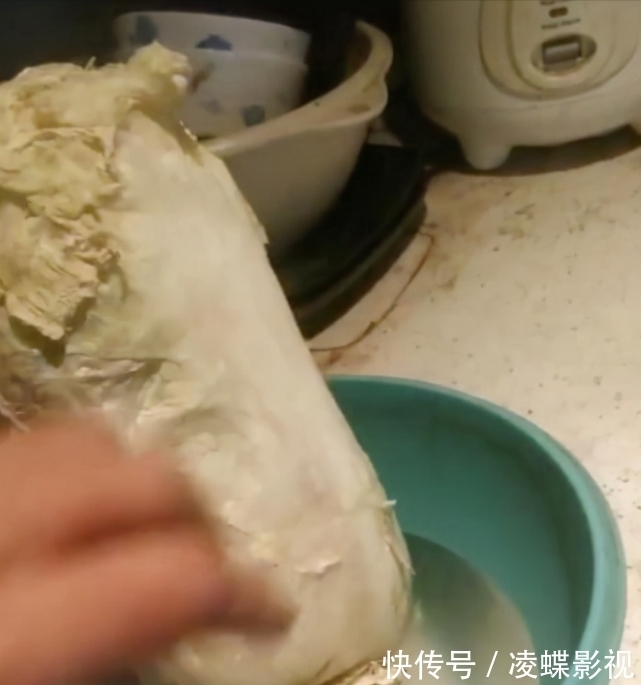 凤凰传奇|从星光大道冠军到“人人喊打”，52岁的阿宝再惹争议，他做了啥？