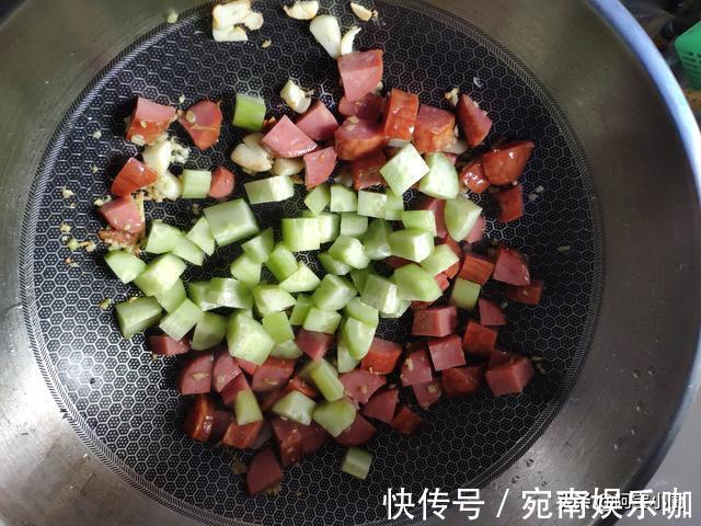 黄瓜|家里做菜剩余的边角料,利用好,转身成为简单好吃美味的炒四丁