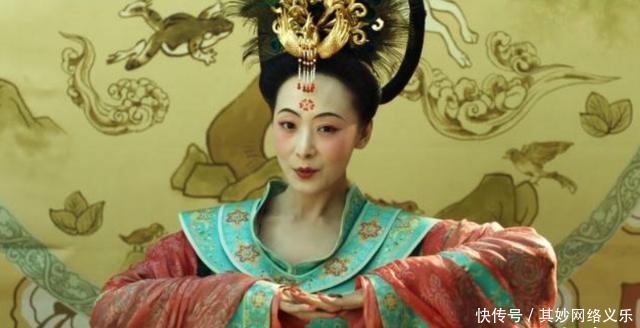 唐代女性好面妆,傅粉描眉、额间点缀,恰到好处的张扬与艳丽