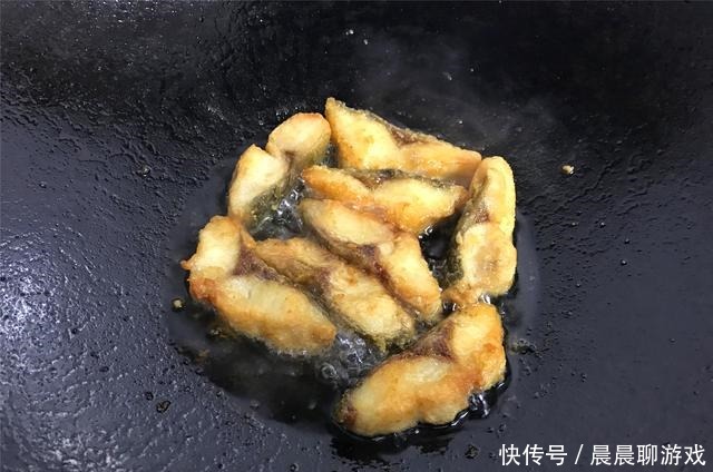 不管炖什么鱼,别再用水炖了,用它炖,鱼肉又鲜又嫩,还没腥味