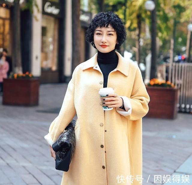 街拍小姐姐穿着黑色网纱的仙女裙,太有感染力了