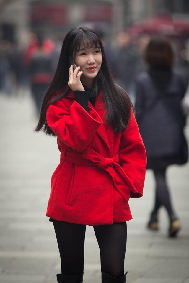 美女|路人街拍,优雅漂亮的成熟美女,时尚穿搭展现十足魅力,女人味满