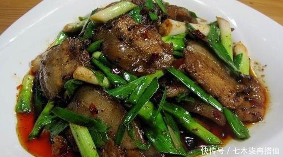 家味美食胡萝卜炒鸡蛋,回锅肉,西兰花炒蘑菇,青椒酿肉的做法