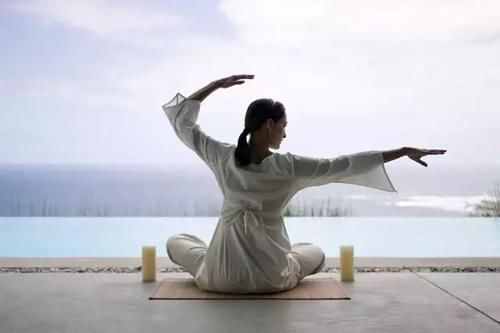 运动|了解瑜伽锻练误区，改善运动理念，运用瑜伽练出完美身材