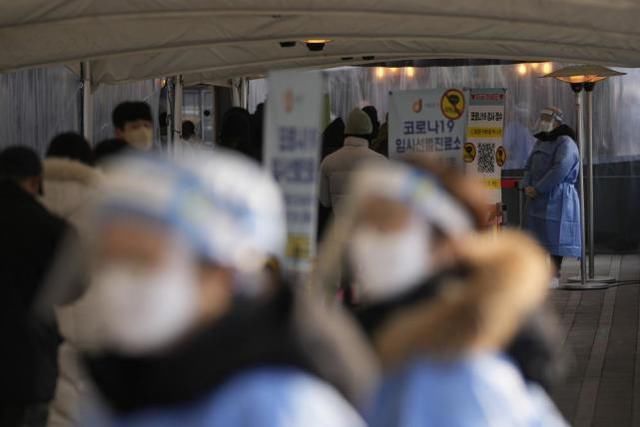 韩国|奥密克戎成主导毒株，韩国感染病例数创新高，已实施新防疫措施