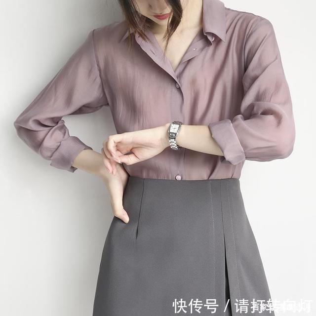 女人过了40岁,少穿黑白灰!多穿这个“高级色”,时髦减龄显气色