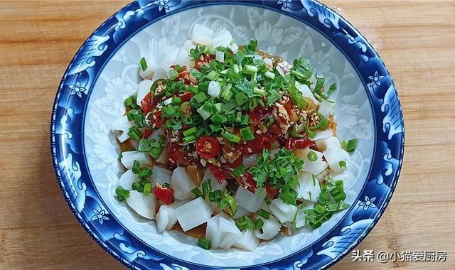 泡野山椒|天热藕就不要炖着吃了，简单切一下做成凉拌菜，酸甜微辣特好吃