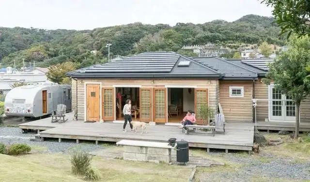 庭院|与毛小孩一同庭院嬉戏!日本复古乡村风平房翻新