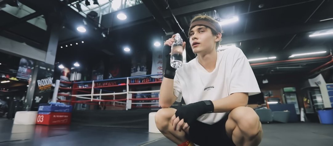 張顏齊|敢讓林丹在節(jié)目中挨打，首期討論度破10億，這檔綜藝為何這么橫？