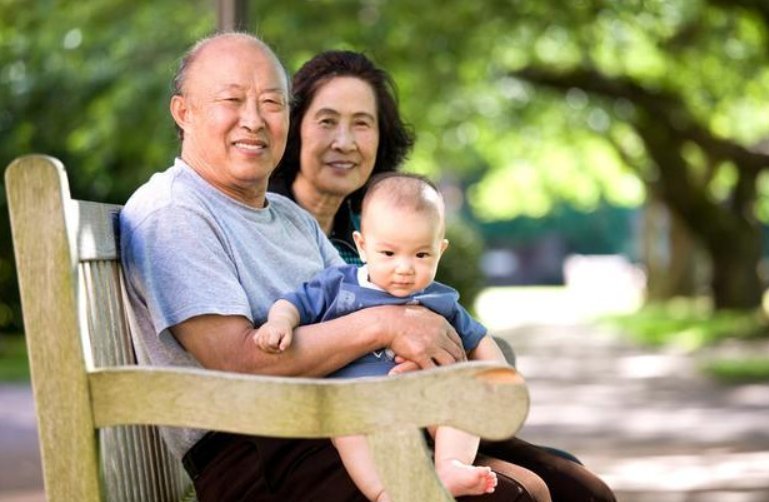 年龄|孩子到这个年龄,父母再忙也别让老人带,很多宝妈表示很后悔