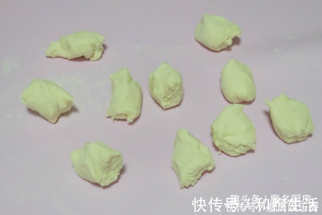 面粉|菜盒子薄皮大馅特好吃,面粉不用开水烫,放多久都不会硬!
