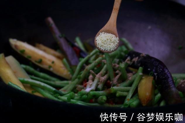 下饭|长豆角烧茄子最好吃的家常做法,软烂入味,非常下饭