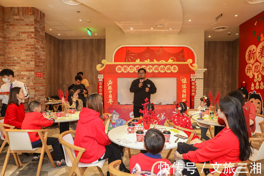 消费者|《葫芦兄弟》闹新春,西餐厅里过大年