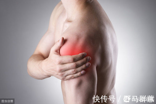 健身|健身时肩膀痛了怎么办？别“病急乱投医”，可以试试这些方法