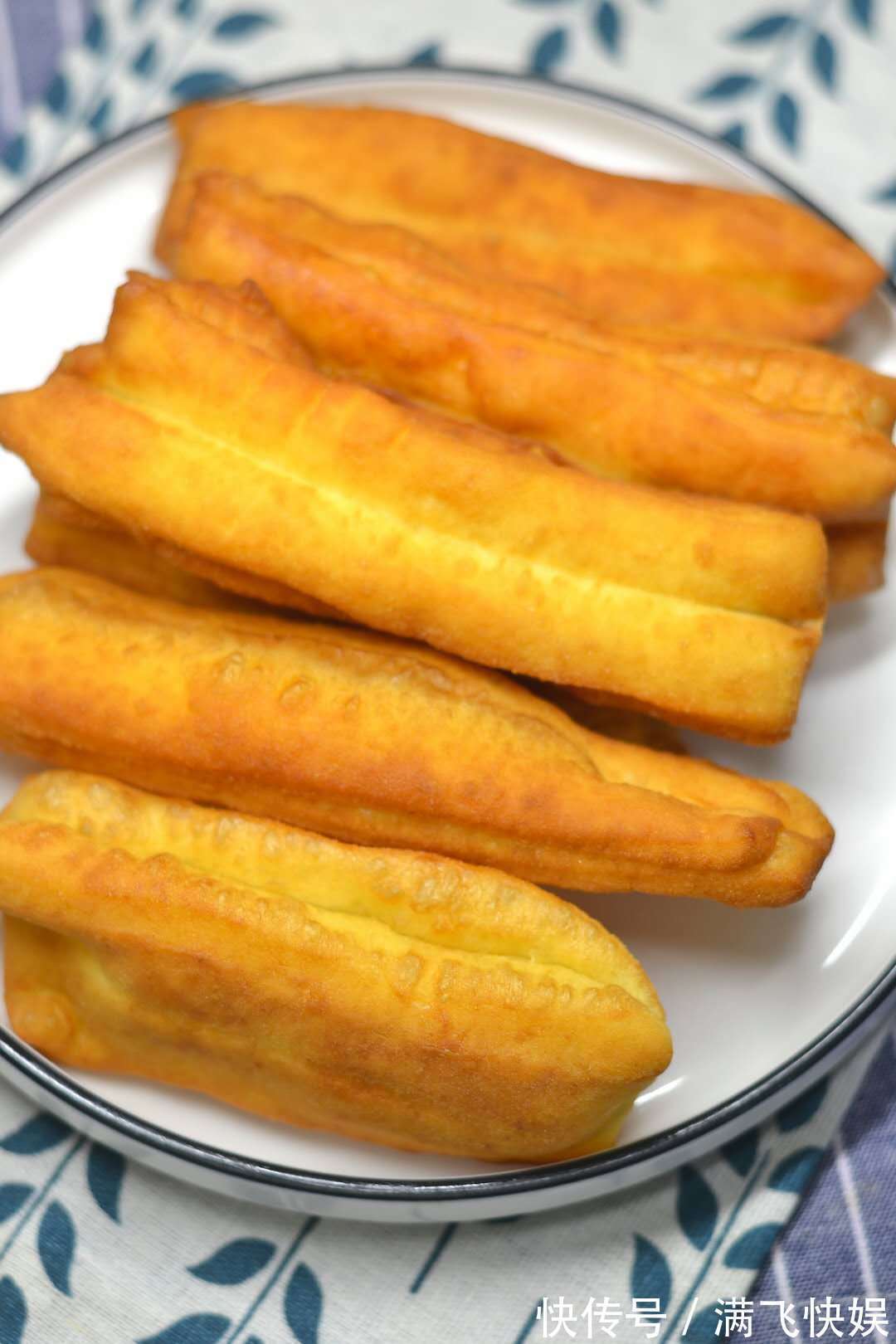 要点|炸油条时,谨记这3个要点,油条蓬松柔软,有空心,一次就成功