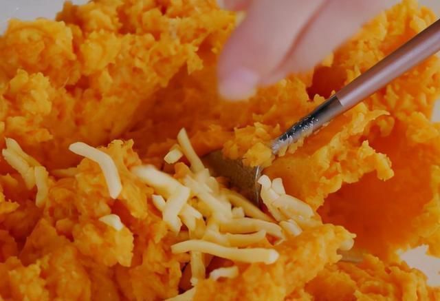 烤红薯不用烤箱也不用电饭锅,学会1招,红薯软糯香甜还拉丝