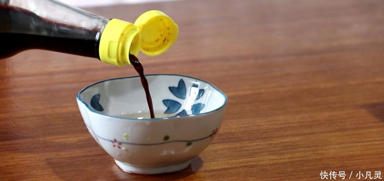 茄子别再炒着吃了,教你一种新做法,比大鱼大肉香,做三根不够吃