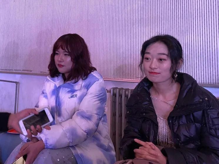 冬天的第二场雪和今晚的校园歌手大赛更配噢～