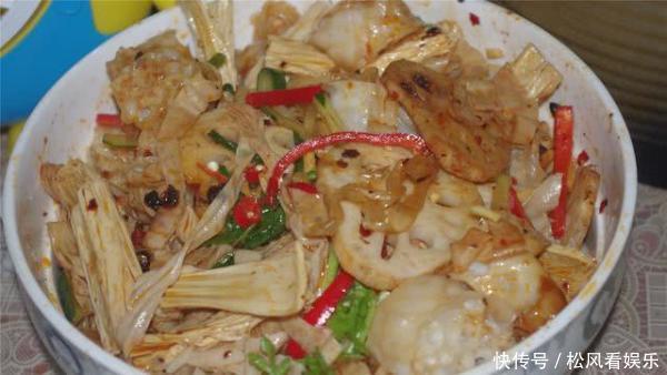 三百花300块钱请我做的生日餐,十三菜一汤,大家看看值不值