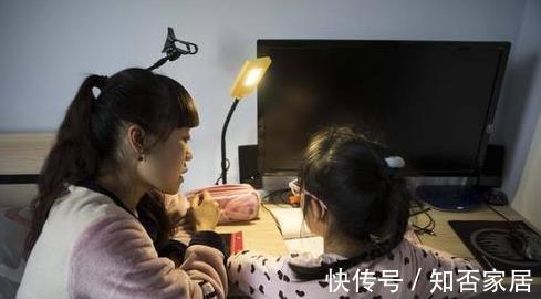 惩罚|孩子被罚抄“22页”,熬夜到凌晨,父亲看到后撕碎了作业本