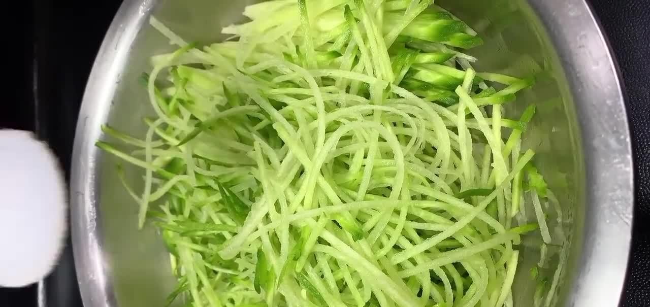 教你做好吃的萝卜咸菜,鲜嫩爽脆酸辣解腻,做法简单现做现食