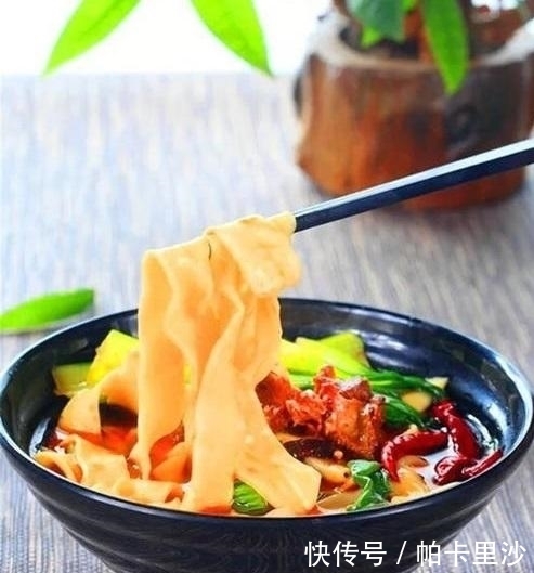 板面|敢自称为烩面爷爷的板面,到底有多好吃?