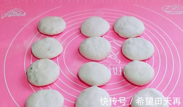 自己在家也能做油炸糕,干净卫生无添加,大人孩子都爱吃!