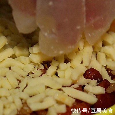 披萨|#一口新年味，全家享佳味#会拉丝的芝士焗饭，好吃到舔盘