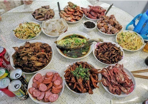 东北人家的家宴是这样的，满满都是家的味道