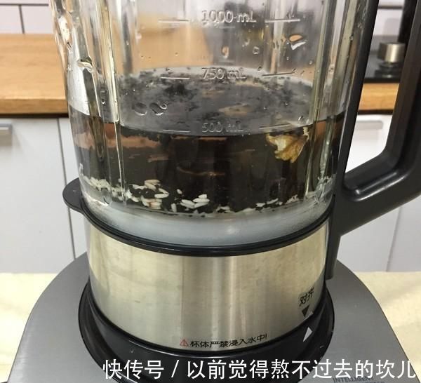 天冷了,坚持每周喝3次它,头发乌黑,老掉发的人要多吃