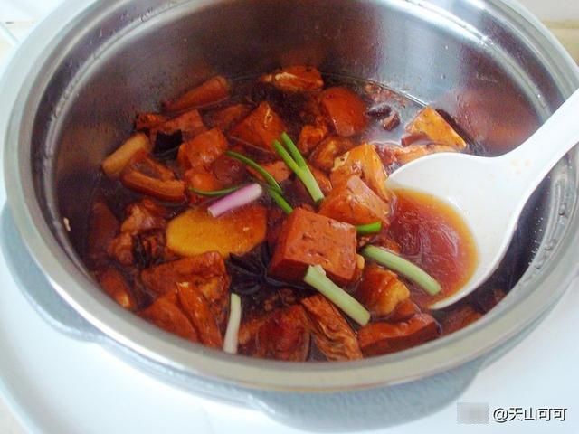  冬天，我家常吃的豆腐做法，满满胶原蛋白，解馋又暖和