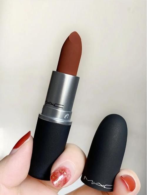 新年不知道选啥口红更出彩？这几支大牌冷门却很好看，个个都美