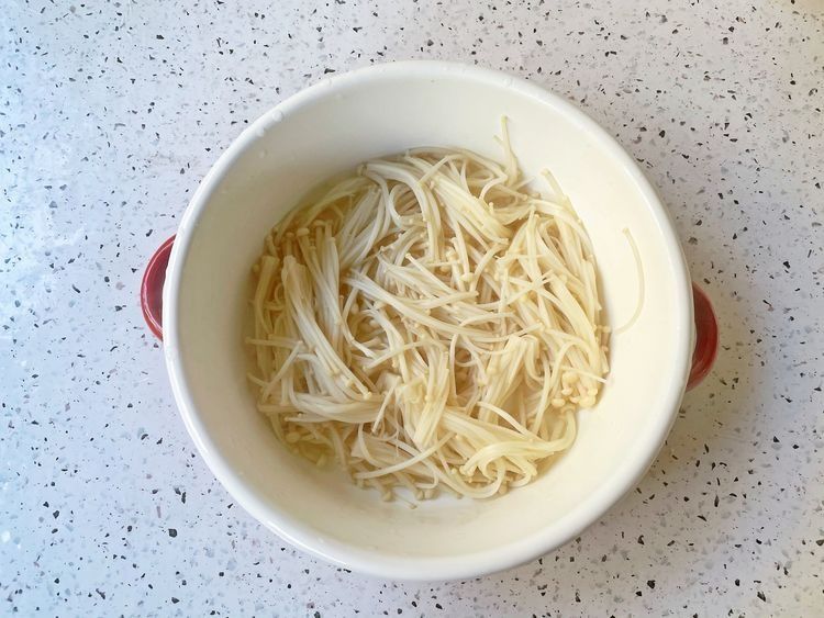 天寒地冻,暖身体适合多吃羊肉,酸菜配羊肉,开胃又下饭