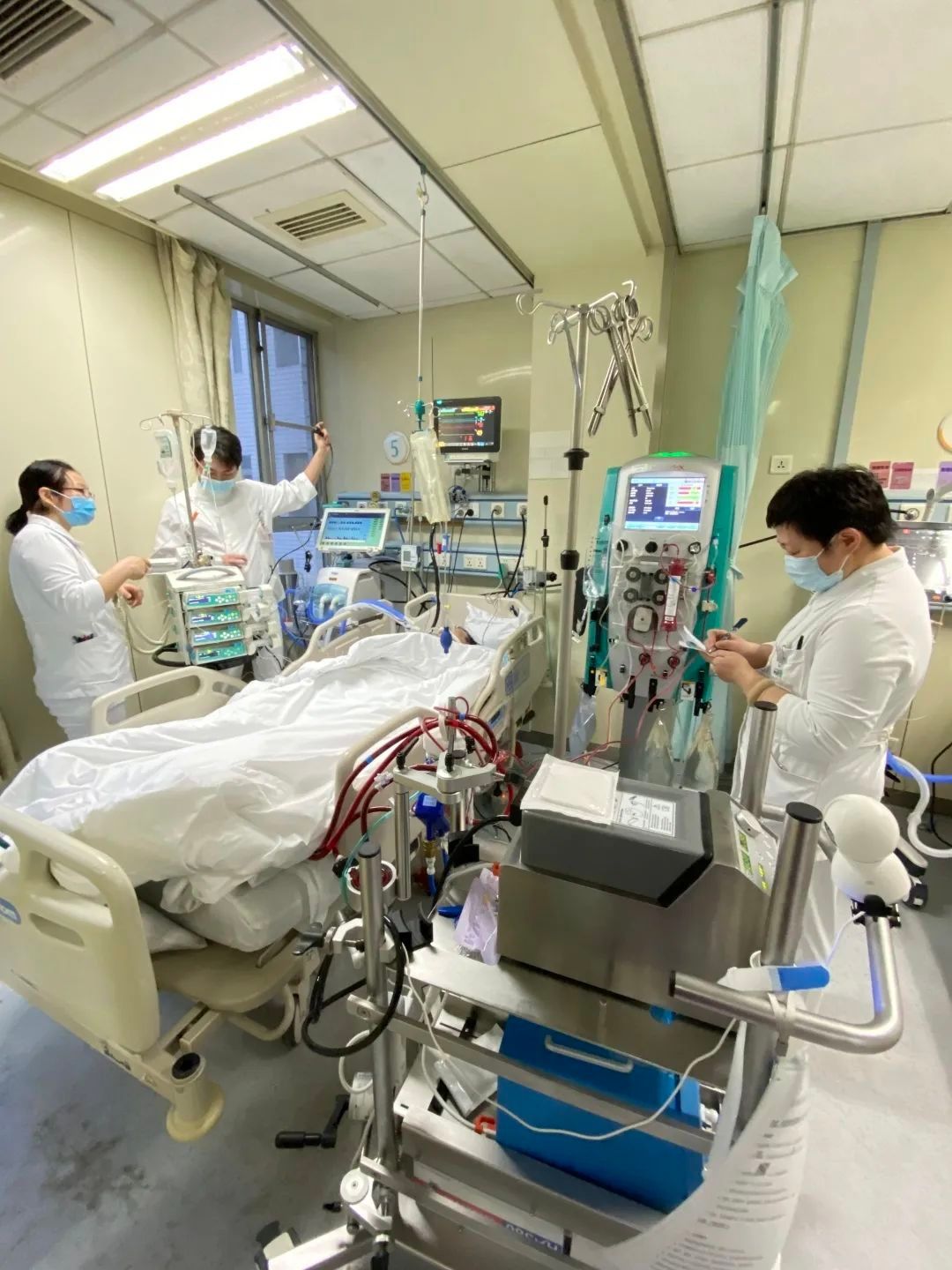ecmo|北京医院多学科团队应用V-AECMO成功挽救年轻小伙儿生命