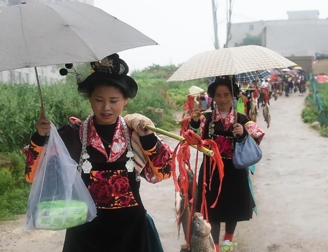 八月十五中秋节,宁留女一秋,不留女中秋,