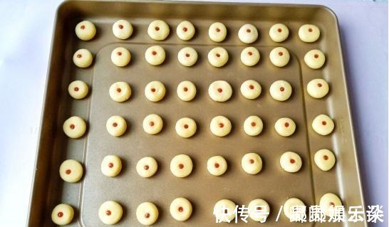 玉米淀粉|自制草莓香酥小饼干，新手也可以尝试，一点也不难，比买的好吃！