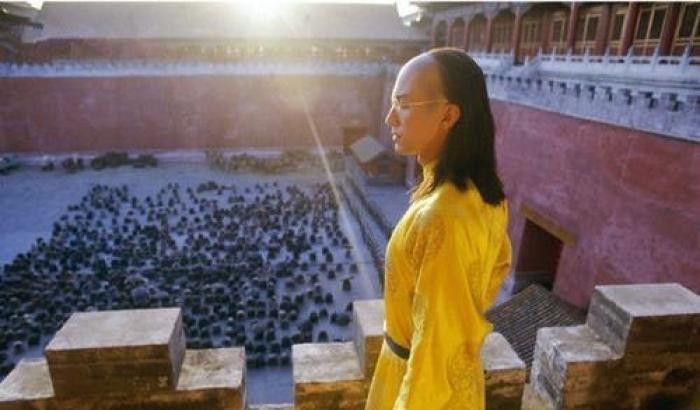 口红|溥仪半夜吃“河车丸”，发现贴身侍卫嘴角有口红，揭开一桩皇室丑闻