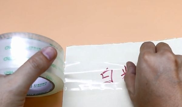 透明胶带放水里泡一泡,没想到有这个妙用,解决了很多人的烦恼