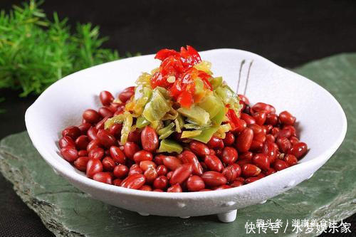 炸花生米,不是炸糊就是绵软20年老厨师教你3点技巧,香脆可口