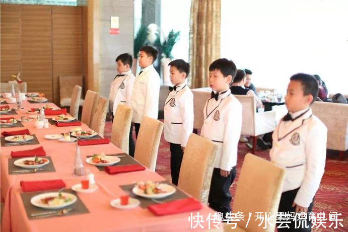 宴席|宴席刚开始,奶奶就替孙子“抢肉”,过来人养废一个孩子很简单