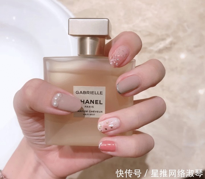 超有名媛范儿的甜美小香风美甲,精致不浮夸,千万别错过