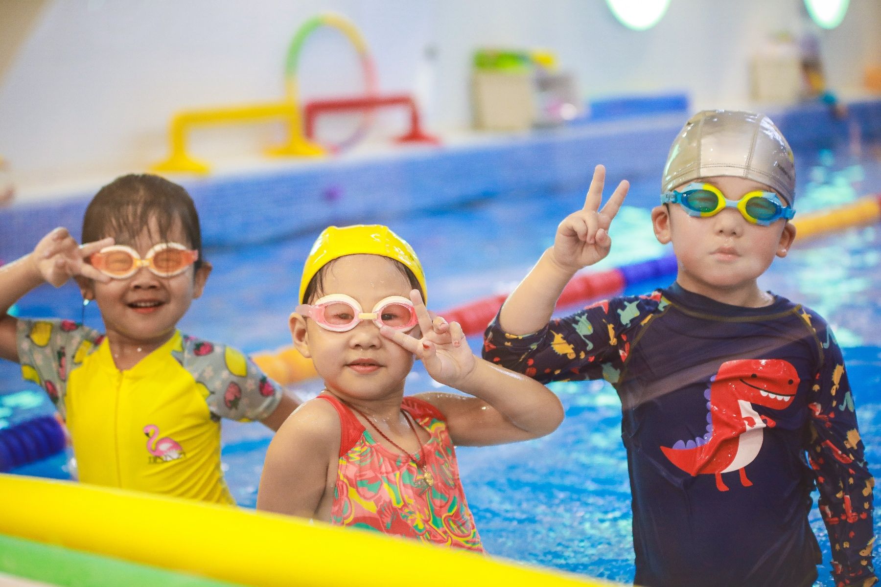 父母|你还不知道什么是亲子游泳?看这里一篇全搞定