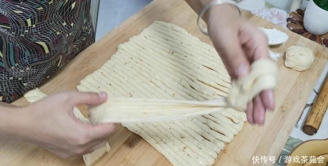 爱吃发面烙饼的收藏了，试试这样做，非常好吃，我家一周吃好几次！