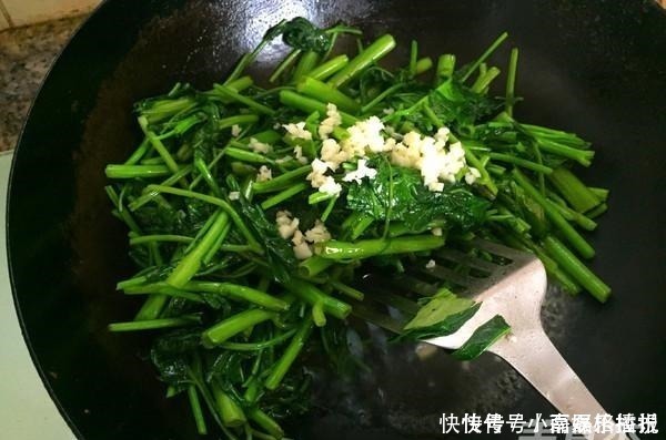 步骤|炒空心菜时,不要直接下锅炒,注意这个步骤,出锅翠绿又脆口