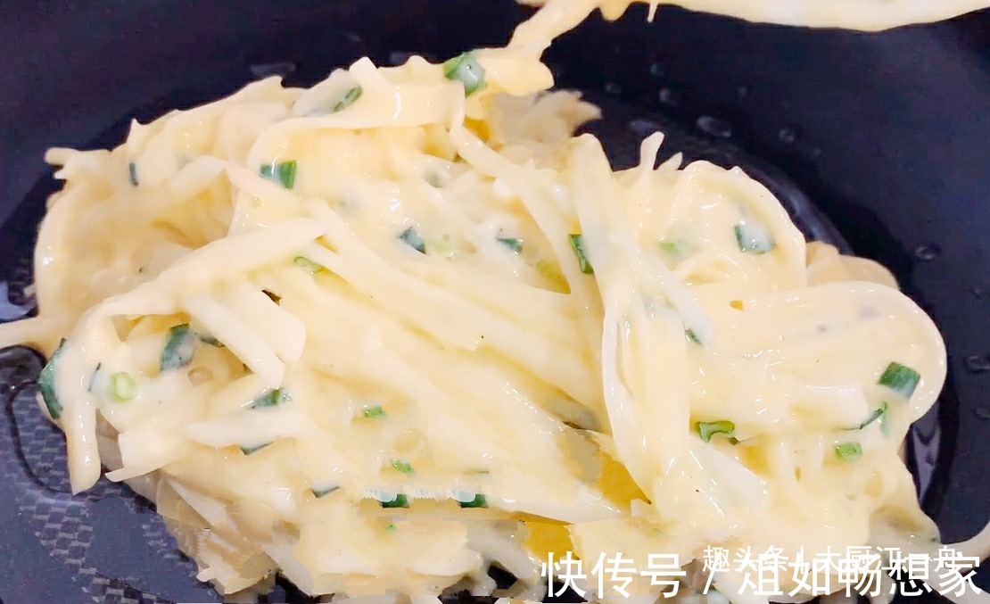 孩子|土豆丝里打2个鸡蛋,真是太香了,一周吃6次都嫌少,孩子抢着吃