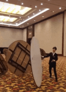 |搞笑GIF:姑娘 不行就别硬撑了 我看着都觉得尴尬